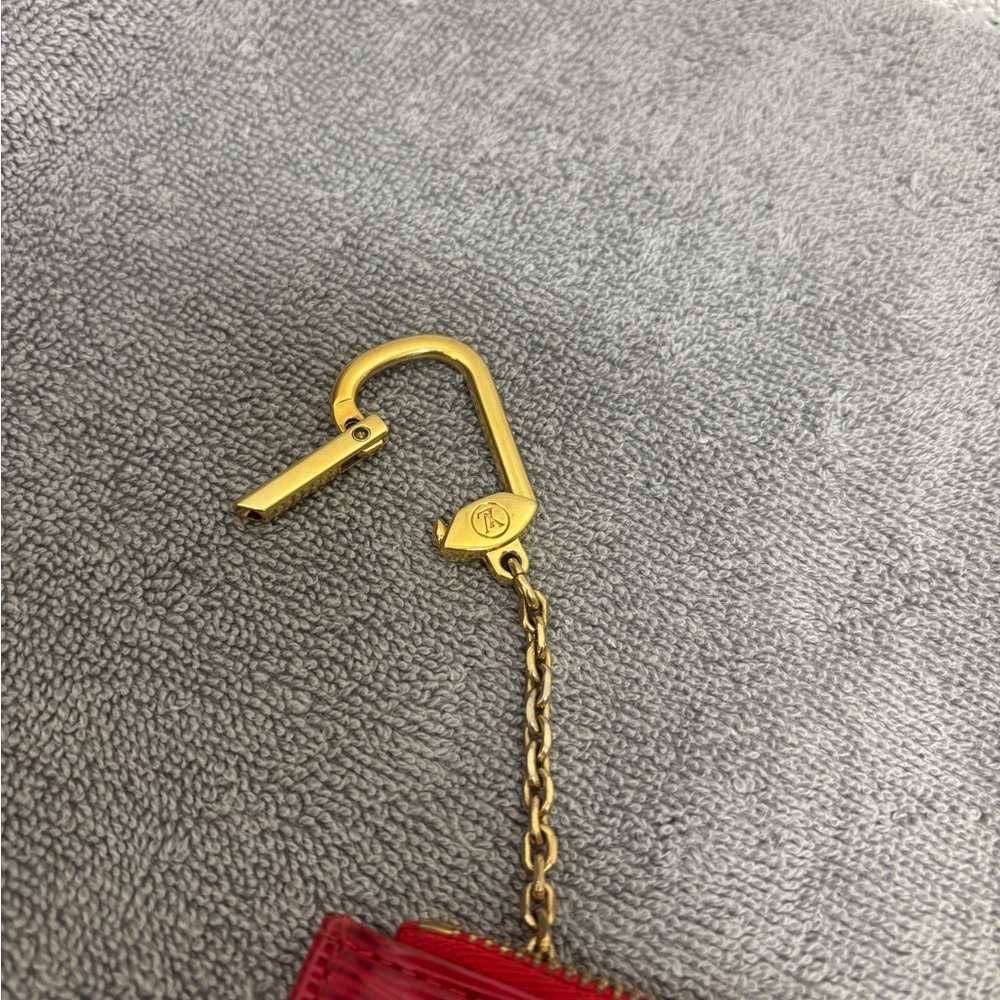 Authentic Louis Vuitton Red Epi Key Cles - Picture 5 of 14